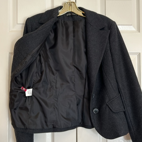 Italian designer  Grey Jacket with Attachable b&w shirt trim faux fur collar - Picture 4 of 13